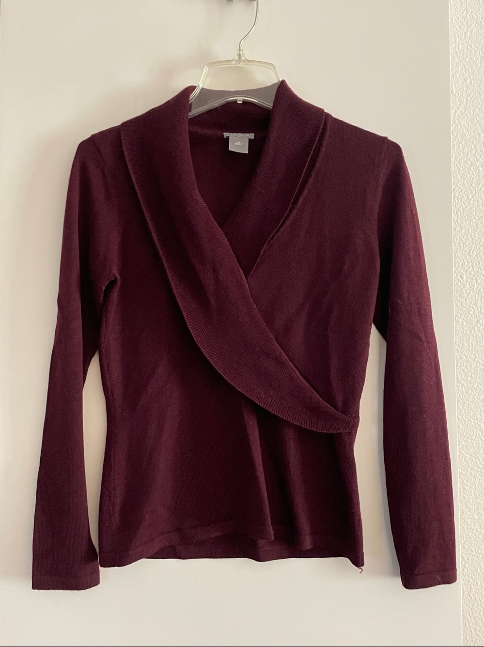 Ann Taylor Merino Wool Blend Long Sleeve V Neck Sweater Wine/Burgundy NWOT
